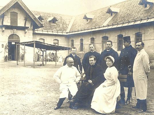 Mikes pspk a hadikrhzz talaktott rpceszentgyrgyi kastlyban, 1915.