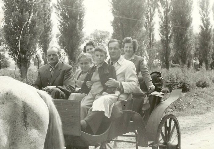 Fülöpék Iván bácsi kocsiján, 1951